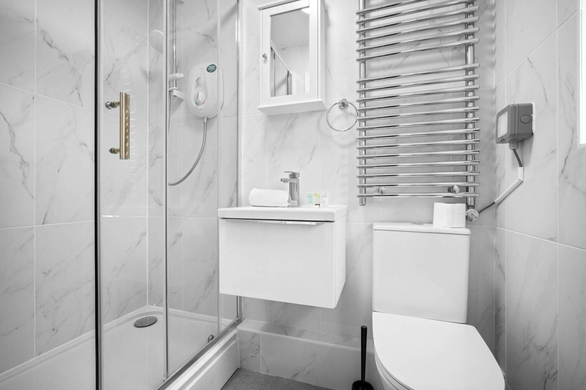 Luxury 3 Bedroom Apartment - Terrace - Near City Centre - Wifi - Smart Tv 1Mr Birmingham Esterno foto