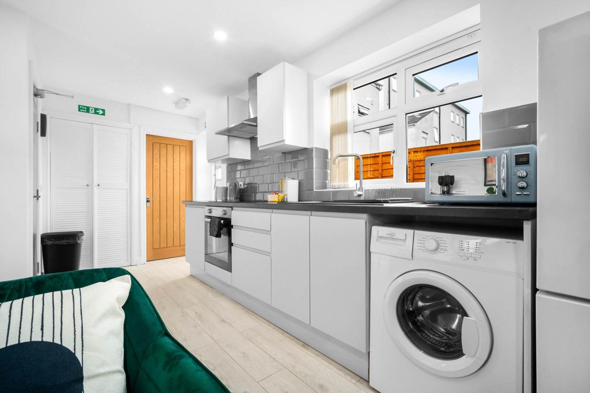 Luxury 3 Bedroom Apartment - Terrace - Near City Centre - Wifi - Smart Tv 1Mr Birmingham Esterno foto