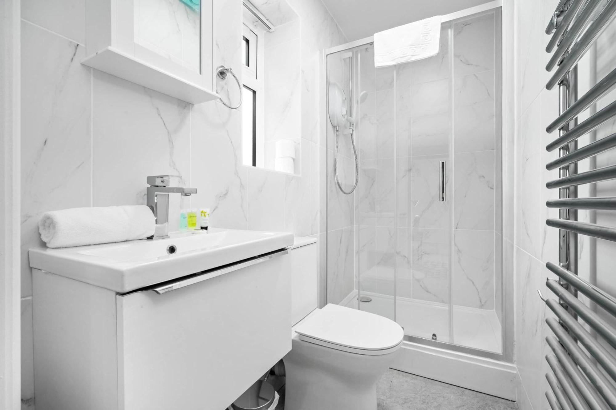 Luxury 3 Bedroom Apartment - Terrace - Near City Centre - Wifi - Smart Tv 1Mr Birmingham Esterno foto